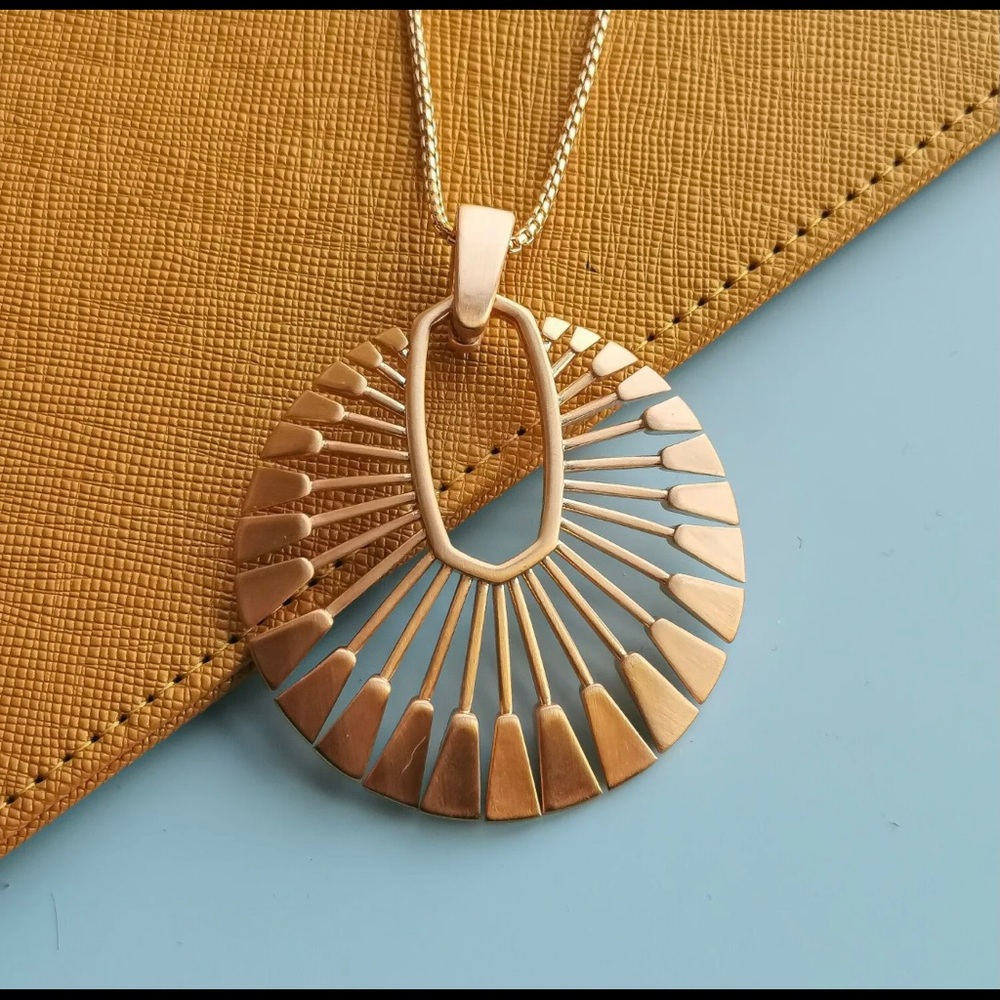 NWOT Kendra Scott Rose Gold Statement Necklace